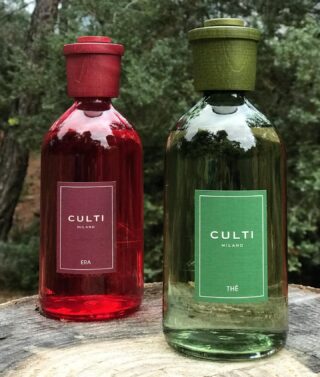 @culti_milano Era and The. Probably the most addictive scents. 🐿

#culti #cultimilano #homediffuser #home #casa #diffuser #diffusers #gift #gifts #elegant #elegance #red #green #perfume #parfum #fragrance #fragrances