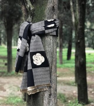 The Crewe scarf is the meaning of elegance. New. FW2021’. 🎲
