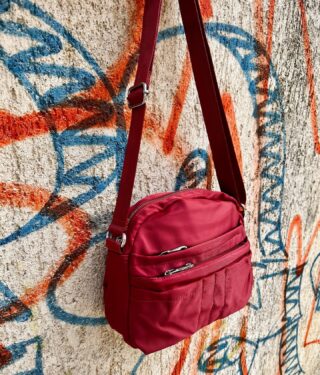Enjoy the first days of spring with the Barciense nylon handbag. 📮