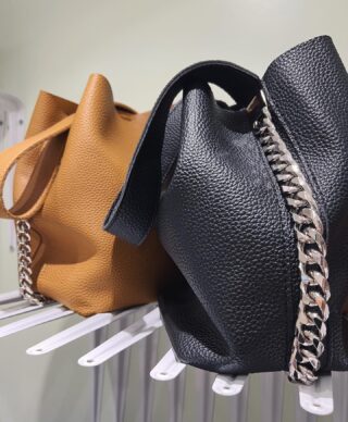 The Crediton bag. The iconic piece you need and deserve. Back in stock. ⛓️

#bag #veganleather #fashion #accessories #collection #easybag #iconic #style #black #blackbag #chain #handmade #fall