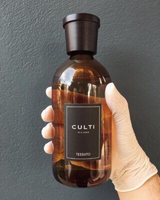 Culti Colours Tessuto. Probably the most popular scent. 🧺

#cultimilano #culti #home #casa #luxury #luxuryhome #homeperfume #perfume #homeaccessories #diffuser #diffusers