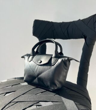 The Matlock bag. Black is classy. ♣️