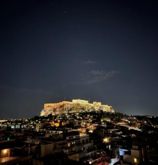 🤩

#athens #saturdaynightfever #nightlife #acropolis #parthenon